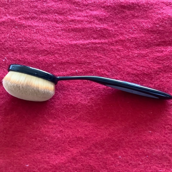EUC Looky brush - Foundation brush - Picture 2 of 3
